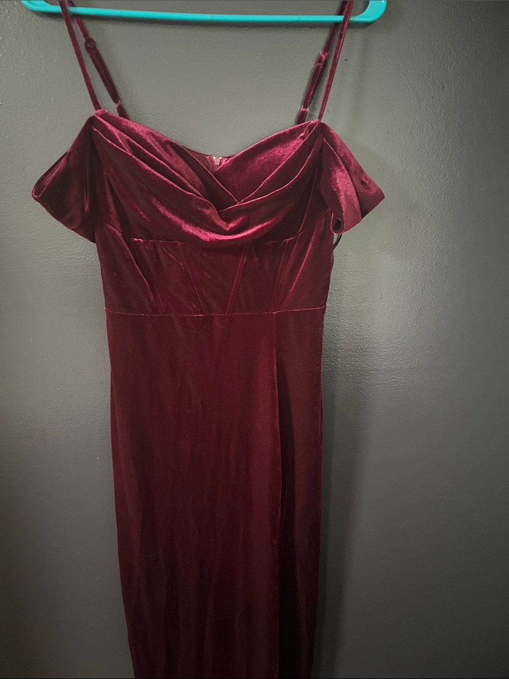 B. Smart Burgundy One-Shoulder Velvet Evening Gown